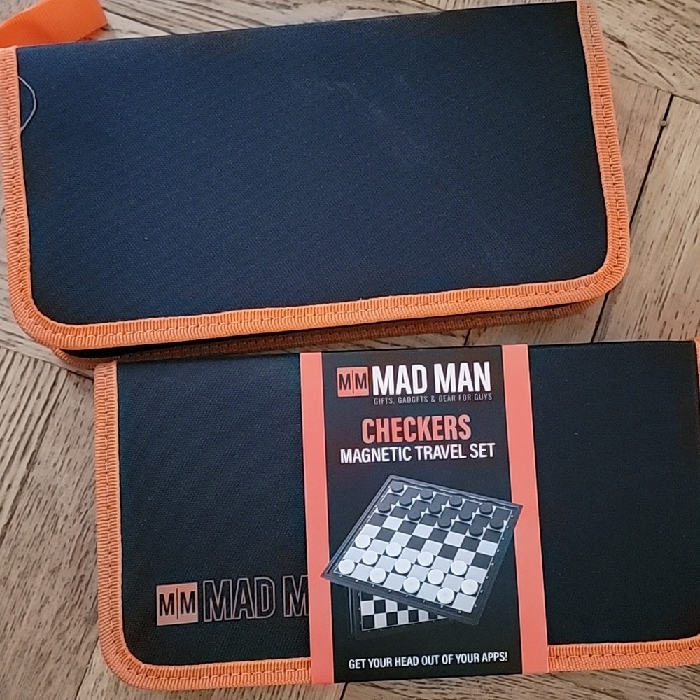 BUNDLE/TRAVEL CHECKERS & CHESS SETS/MAGNETIC